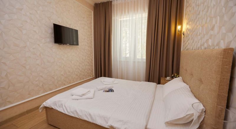 Кровать в 2-х комнатном номере гостиницы Вилла Мира в Алуште в Крыму
