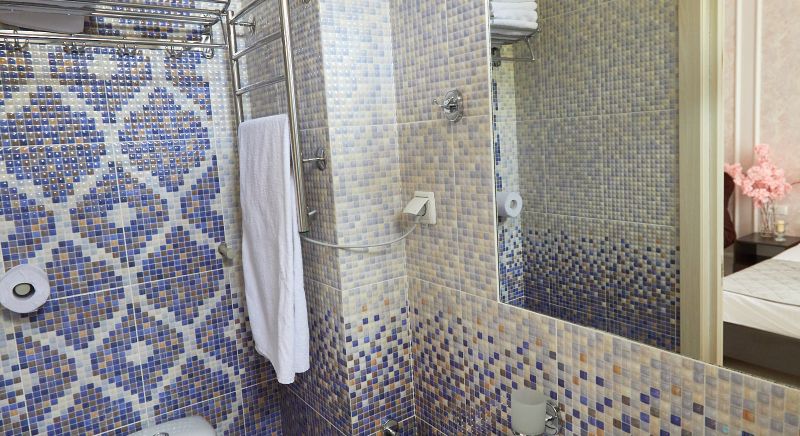 Ванная в 4-х местном номере в отеле Вилла Мира в Алуште, Крым