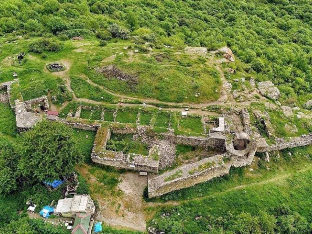 Развалины старой крепости в Алуште